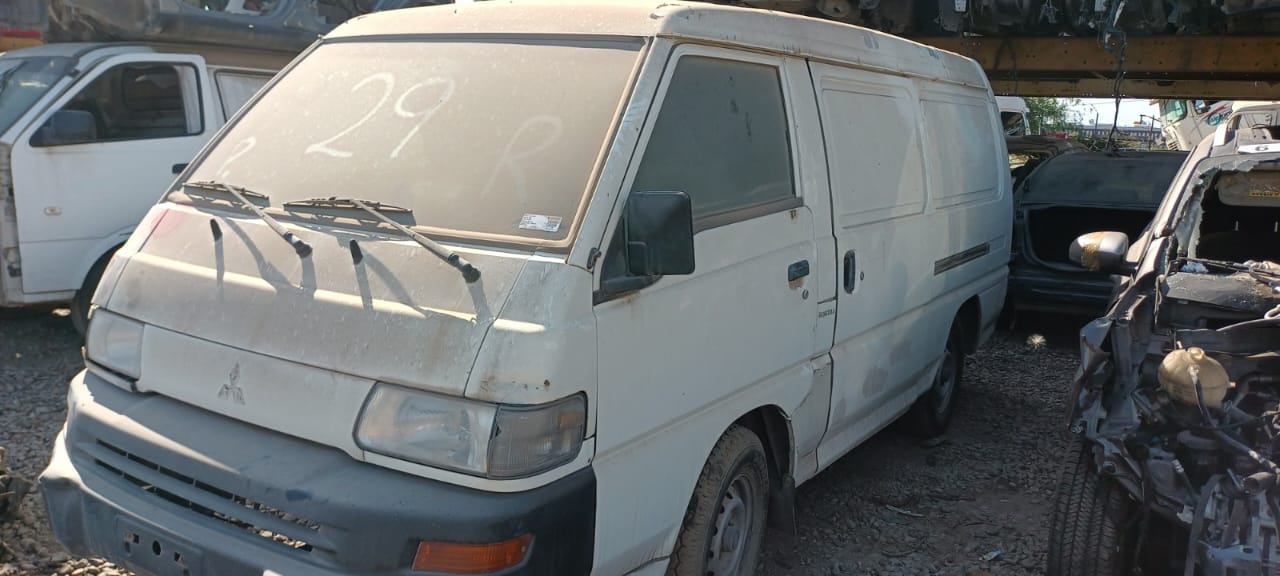 MUñON Mitsubishi L300 2008  USADO  EN DESARME